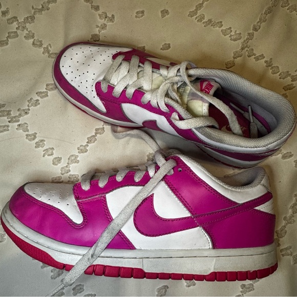 Nike Dunk Low "Laser Fuchsia" sneakers - Picture 2 of 10